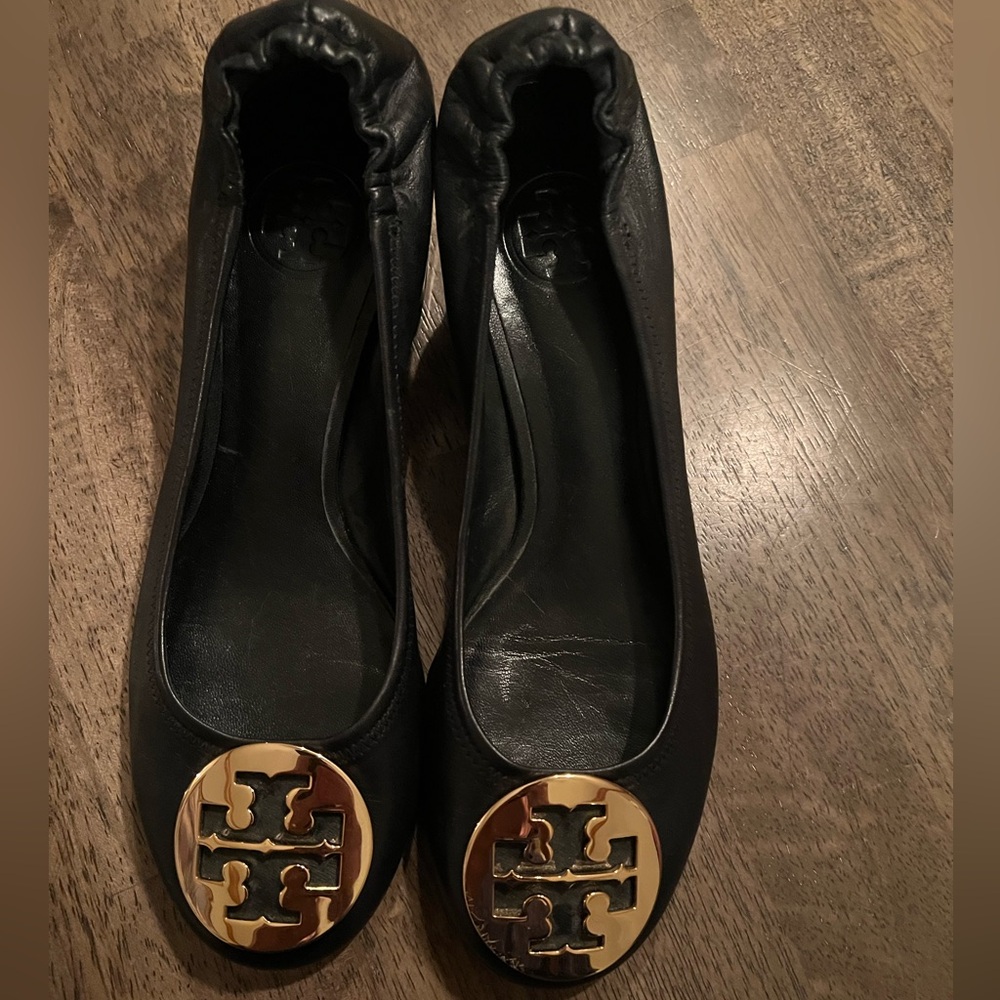 Tory Burch Size 6 black Pump NWOT